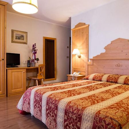 פיירה די פרימיירו Hotel Al Prato מראה חיצוני תמונה