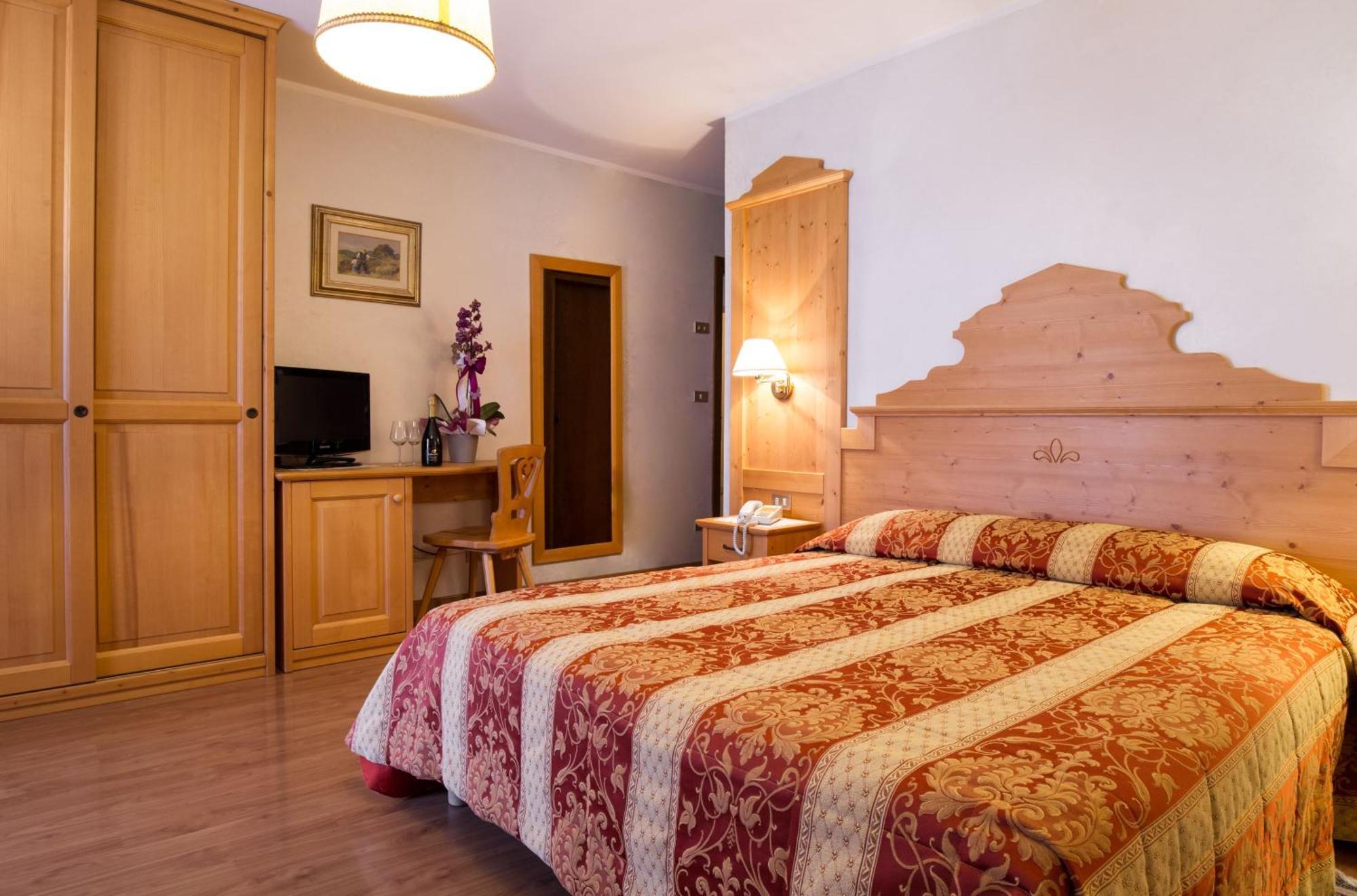 פיירה די פרימיירו Hotel Al Prato מראה חיצוני תמונה