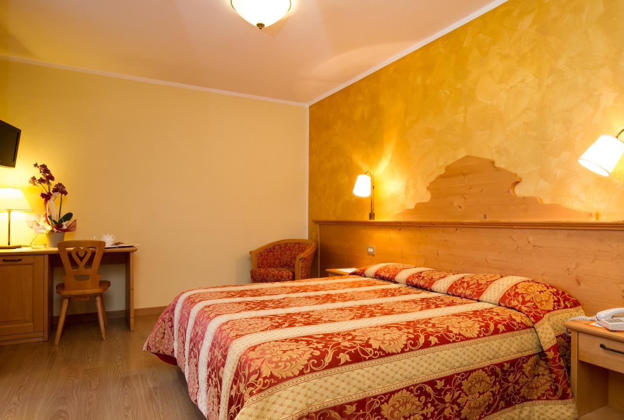 פיירה די פרימיירו Hotel Al Prato מראה חיצוני תמונה