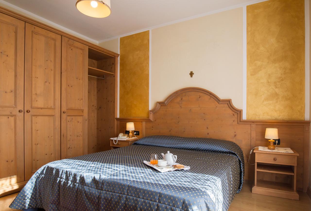פיירה די פרימיירו Hotel Al Prato מראה חיצוני תמונה