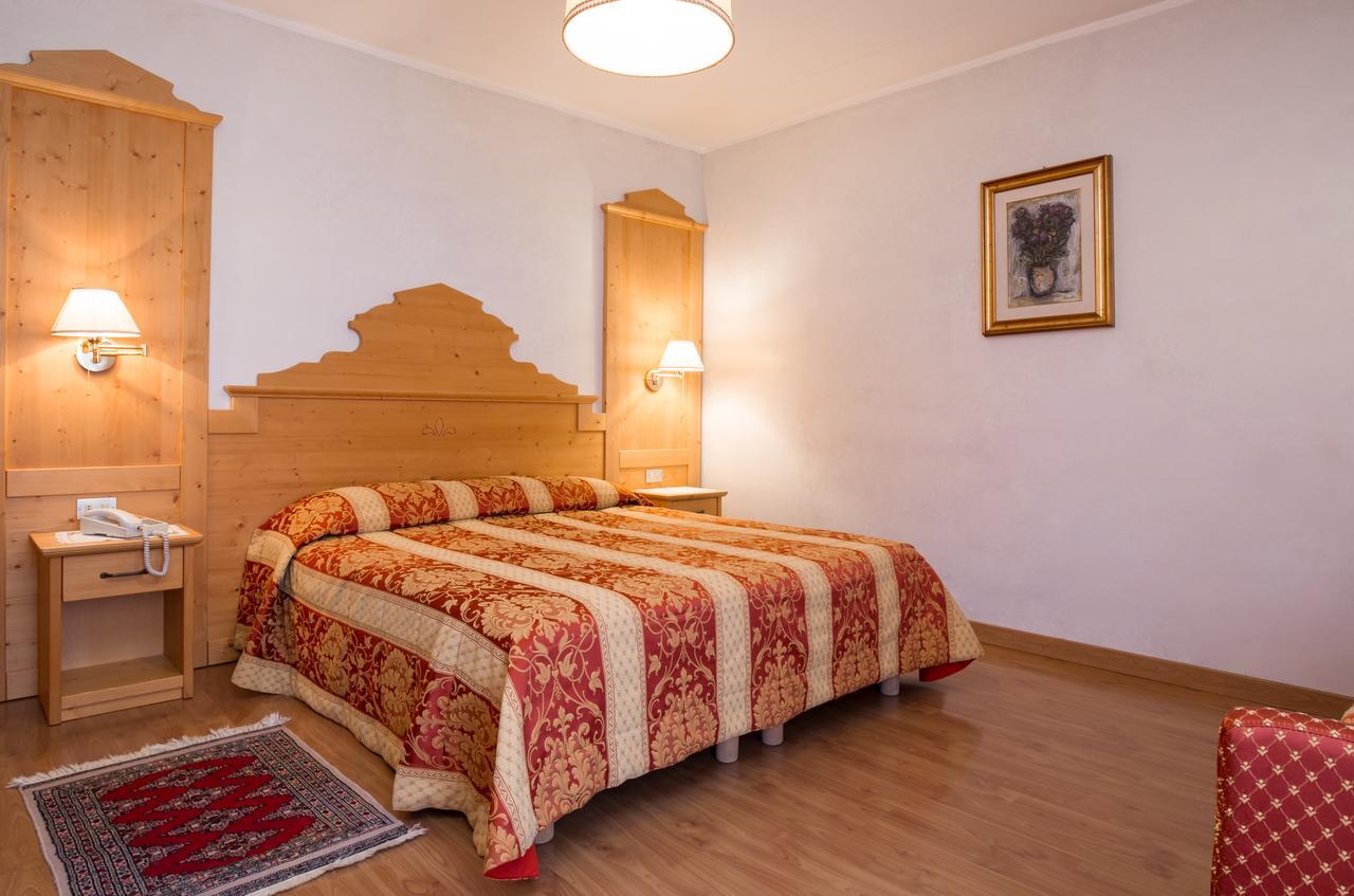 פיירה די פרימיירו Hotel Al Prato מראה חיצוני תמונה