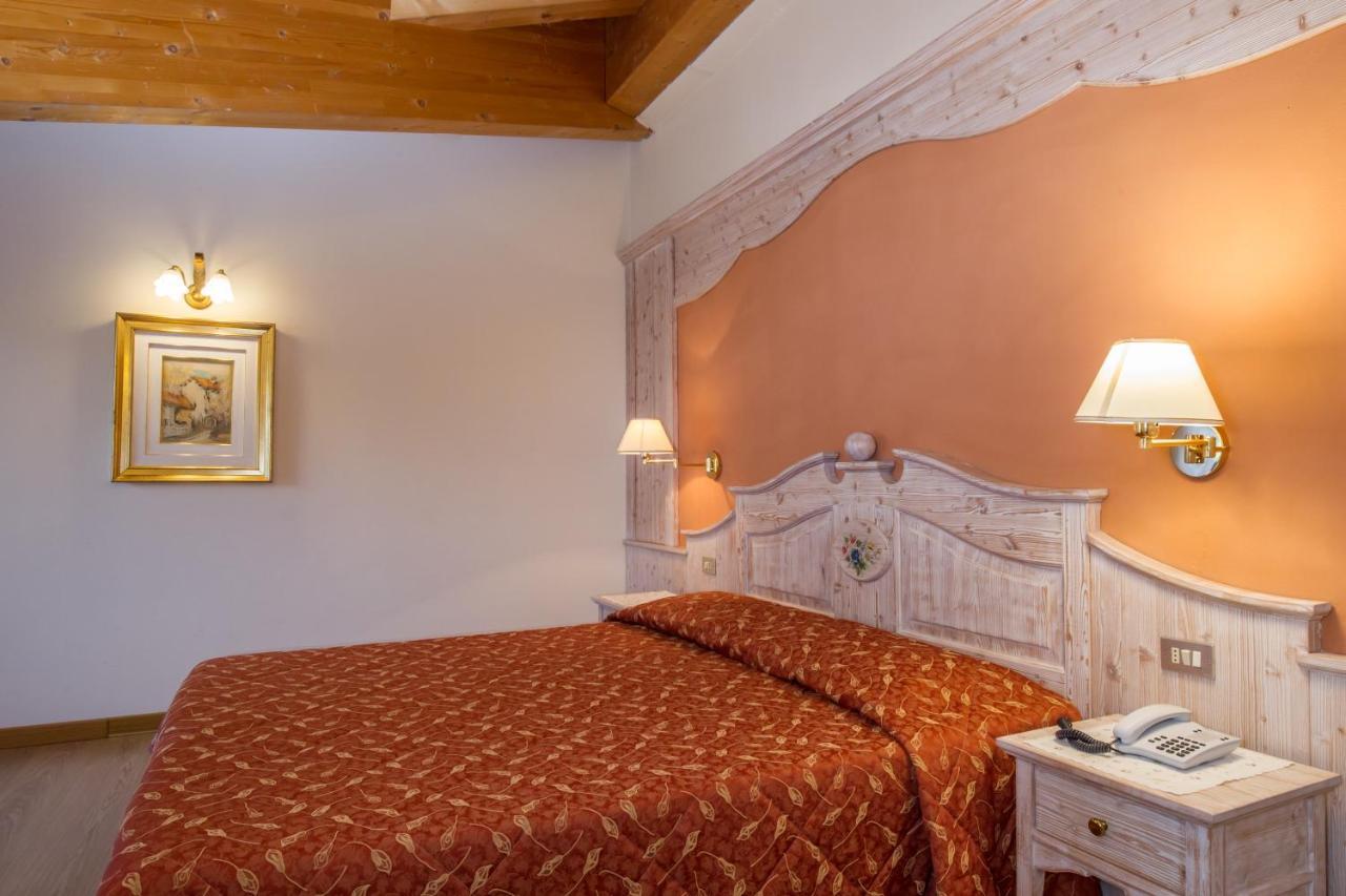 פיירה די פרימיירו Hotel Al Prato מראה חיצוני תמונה