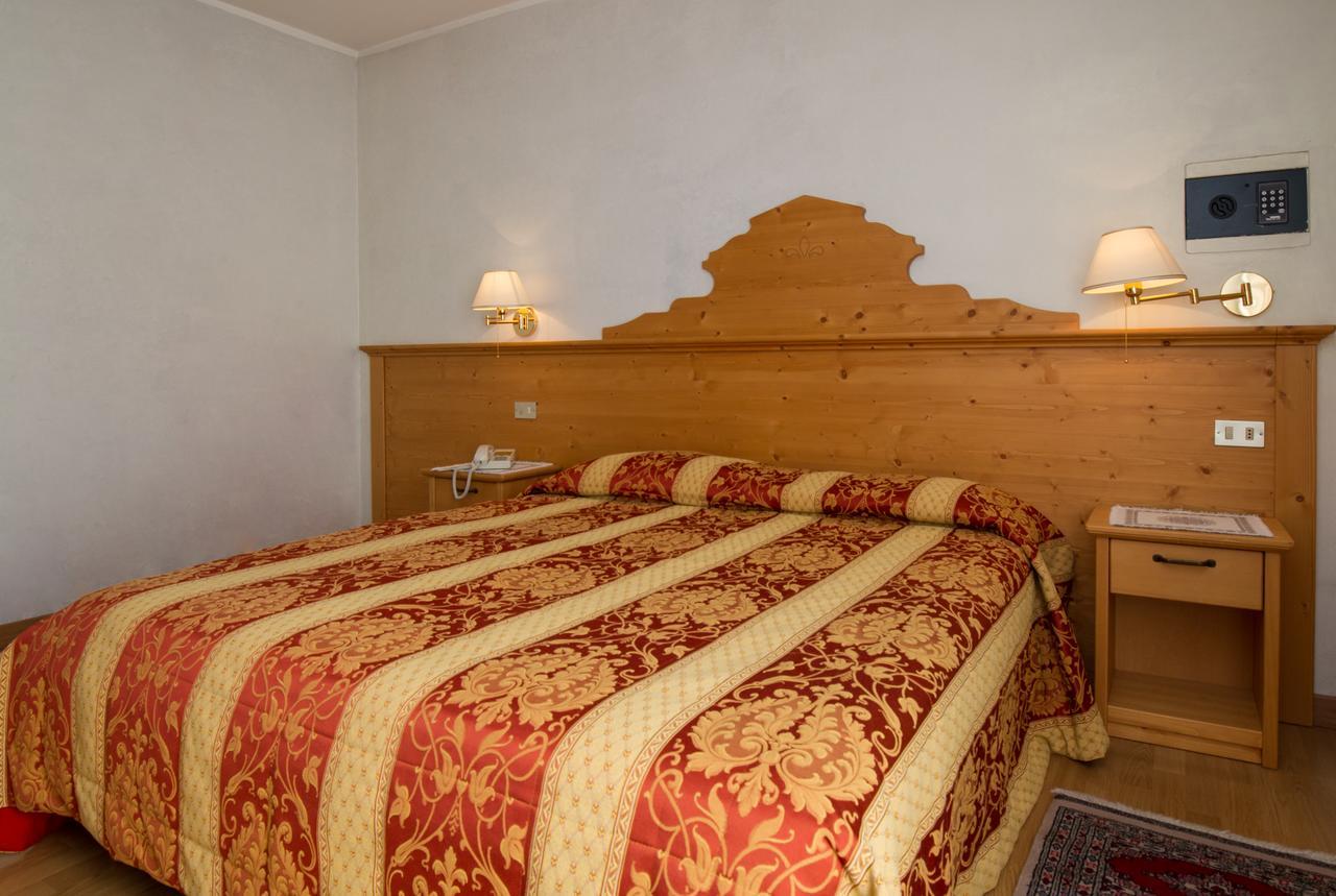 פיירה די פרימיירו Hotel Al Prato מראה חיצוני תמונה